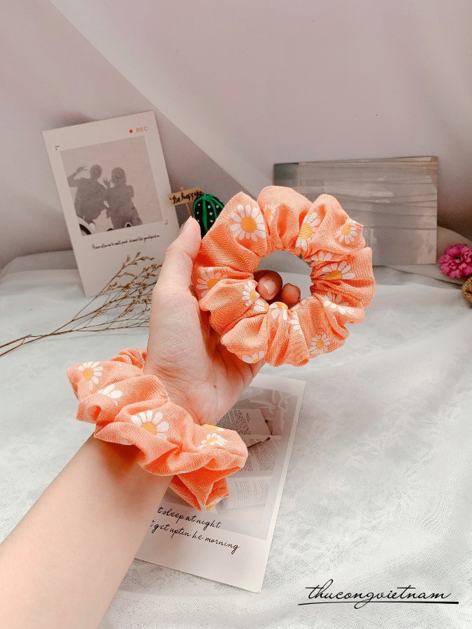 cột tóc Scrunchies Daisy-M2
